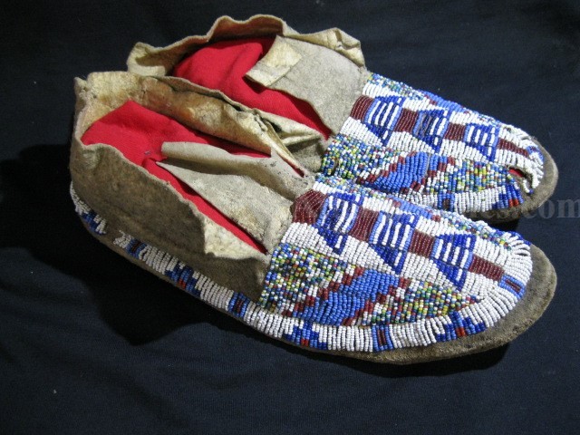 Native American / Indian - Sioux Beaded Moccasins